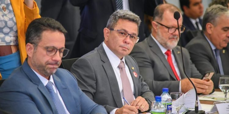 Governo do Amazonas reforça posição na reforma tributária e compromisso com economia verde em Brasília