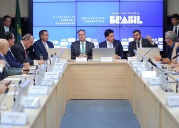 Governo Federal garante a Wilson Lima serviço de dragagem para facilitar tráfego em rios do estado