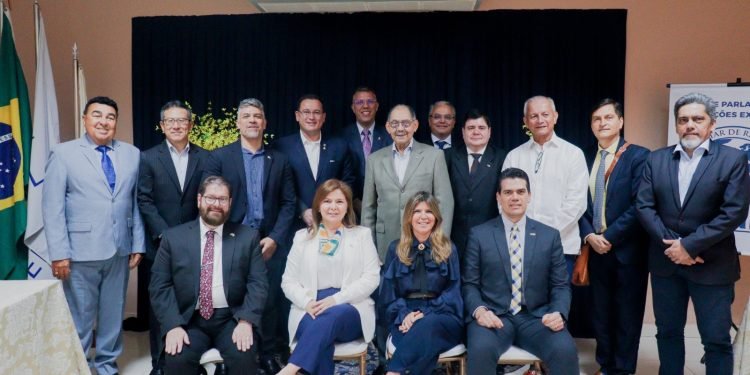 Vereador João Carlos preside reunião de cônsules na Câmara Municipal de Manaus