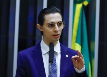 Após denúncias sobre queimadas e a seca, Amom acompanha comitiva presidencial em viagem ao Amazonas