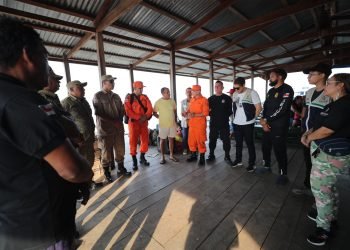 Governo do Amazonas monta força-tarefa para atender moradores da comunidade de Beruri após desbarrancamento