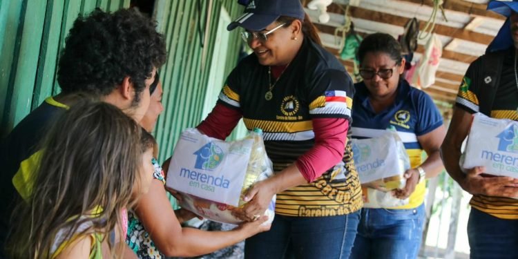 Governo do Amazonas anuncia retorno do Aula em Casa e reforço no envio de ajuda humanitária para famílias afetadas pela estiagem no estado