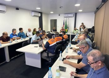 Comitê de Enfrentamento à Estiagem alinha estratégias com empresas de táxi aéreo e fornecedores de combustível para garantir abastecimento no estado