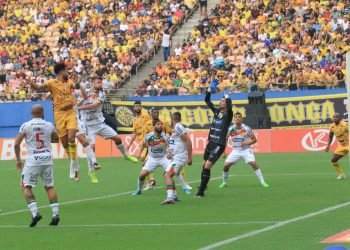 Na Arena da Amazônia, Amazonas FC empata com Brusque no primeiro jogo da final da Série C