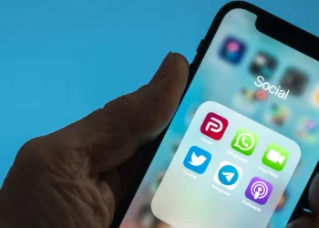 Justiça do Amazonas condena ré a indenizar parte autora por difamação em rede social  