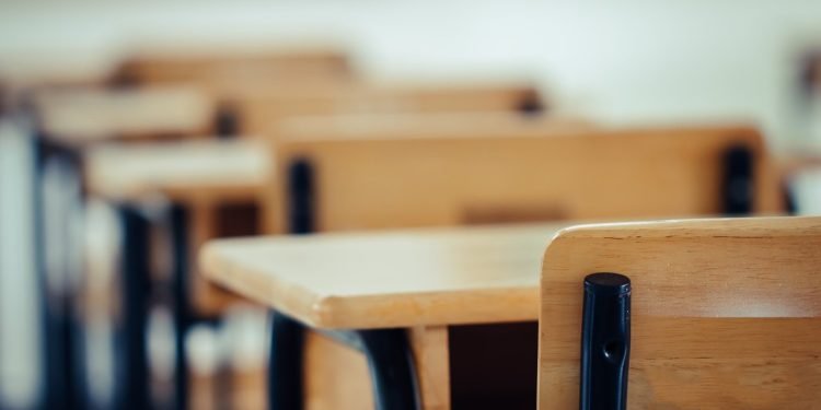 Em Careiro da Várzea, justiça determina que prefeitura paralise atividades em escola com risco de desabamento