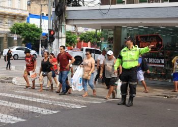 Operação ‘Natal’ mantém trânsito organizado em pontos comerciais de Manaus