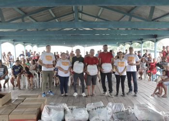 Sesc Amazonas realiza doação de alimentos para famílias atingidas pela seca no Careiro da Várzea 