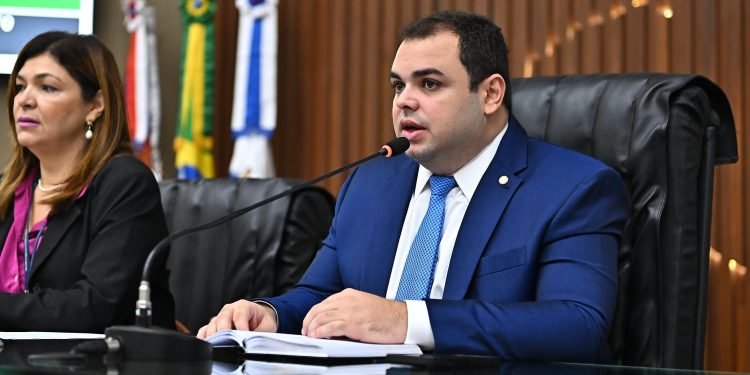 Sete Projetos de Lei de autoria do deputado Roberto Cidade são aprovados em plenário e seguem para sanção
