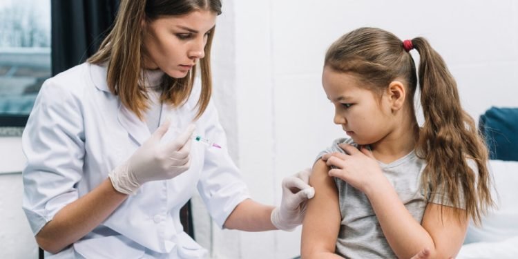 Caso importado de sarampo acende alerta para vacinação