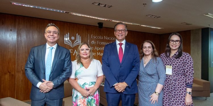 Magistrados do Amazonas atuam na formação de novos juízes em curso da Enfam