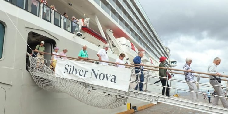 Amazonastur realiza receptivo do 8º navio da temporada de cruzeiros 2023/2024
