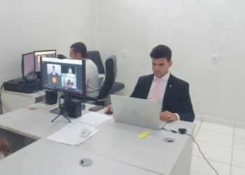 Justiça condena companhias aéreas por cancelamento repentino de voo quando os passageiros já se encontravam embarcados na aeronave