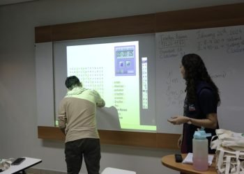 Governo do Amazonas inicia aulas do Jovem Bilíngue e amplia oferta de um segundo idioma na rede pública de ensino