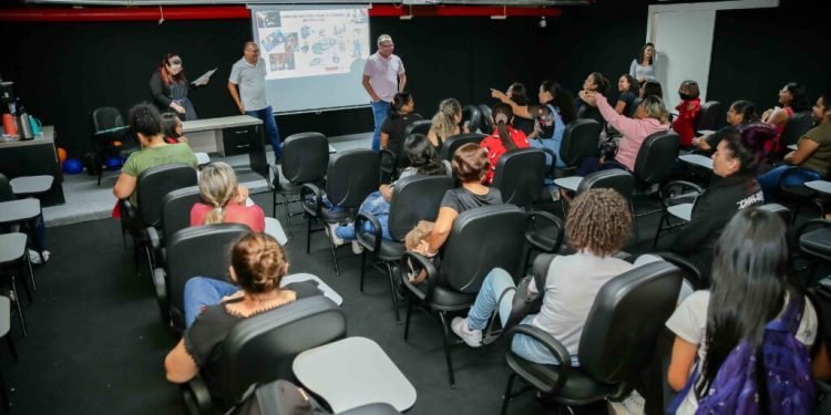 Mês da Mulher: Detran-AM qualifica 42 mulheres no curso de mecânica básica