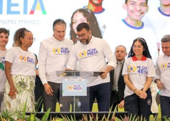 Governador Wilson Lima e ministro da Educação Camilo Santana lançam programa Pé-de-Meia no Amazonas