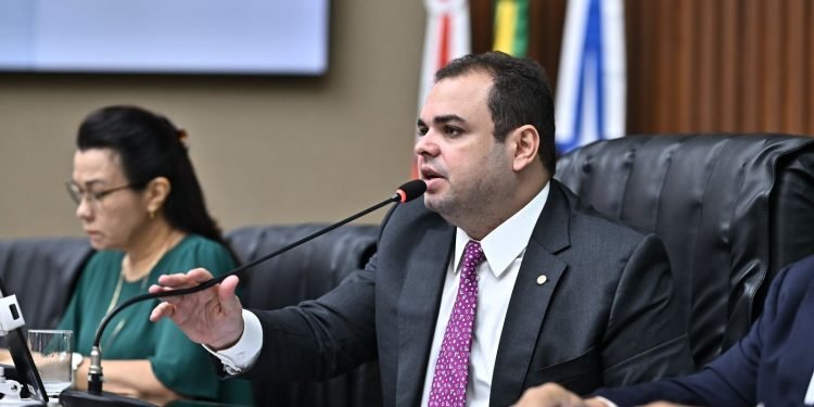 Proposta de Roberto Cidade que estabelece prioridade no atendimento oncológico infantil está apto à votação