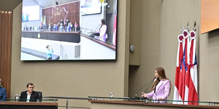 No mês de conscientização do autismo, Débora Menezes destaca leis de inclusão