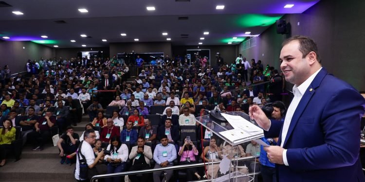 Presidente da Aleam, Roberto Cidade, destaca papel do Feclam na valorização da atividade legislativa no interior do Amazonas