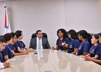 Incentivo à participação de jovens no processo político é tema de lei assinada por Roberto Cidade