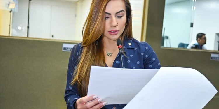 PL de Débora Menezes institui o ‘Selo Abraço da Vida’