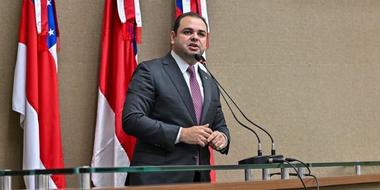 Mulheres em consultas médicas têm direito a acompanhante garantido por lei de autoria do deputado Roberto Cidade