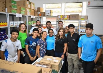 Débora Menezes acompanha entrega demedicamentos às Unidades Básicas de Saúde de Tefé