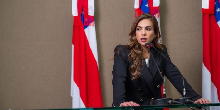 Débora Menezes propõe critério do sexo biológico para testes físicos em concursos públicos