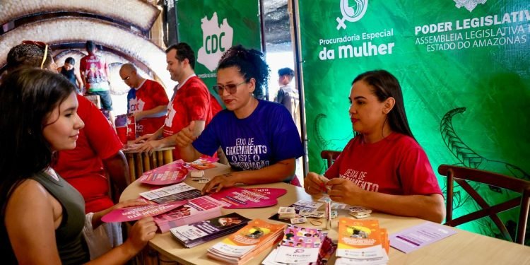 Assembleia Legislativa do Amazonas realiza atividades de orientação à população no ‘Turistódromo’ de Parintins