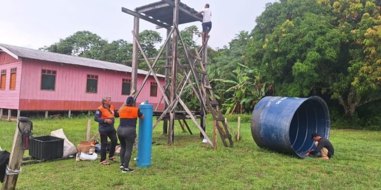 Defesa Civil do Amazonas instala duas unidades do Projeto Água Boa em comunidades ribeirinhas do município de Maraã