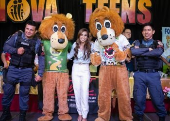 Deputada Débora Menezes participa da formatura do Proerd