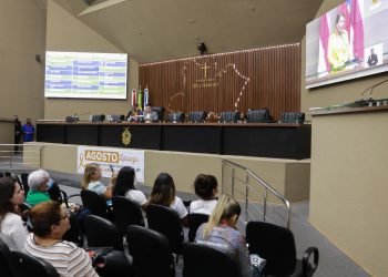 ‘Agosto Laranja’ motiva apresentação de matérias legislativas para conscientização sobre esclerose múltipla