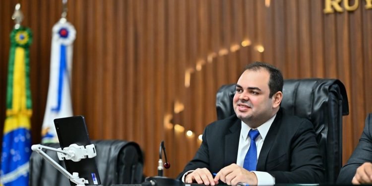 Lei de Roberto Cidade garante tratamento humanizado às mulheres durante parto em centro obstétrico