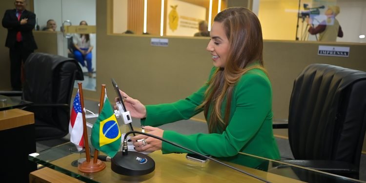 Projeto de Lei da deputada Débora Menezes criacadastro de combate à violência contra criança, adolescente e PcD