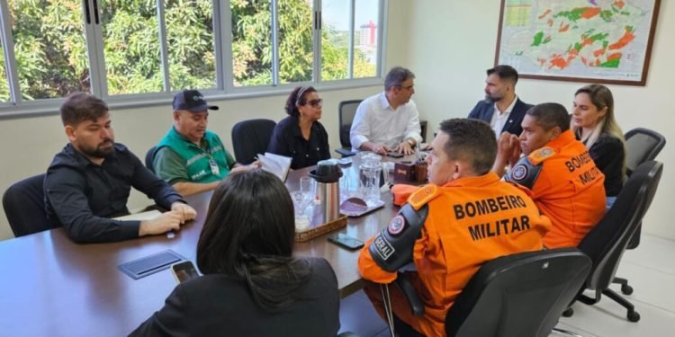 Sema articula ações integradas de combate às queimadas para mitigar efeitos da estiagem no Amazonas desde 2023