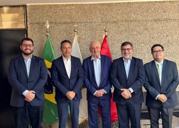 Em Brasília, Sedecti discute integração sul-americana em visita à Embaixada do Peru