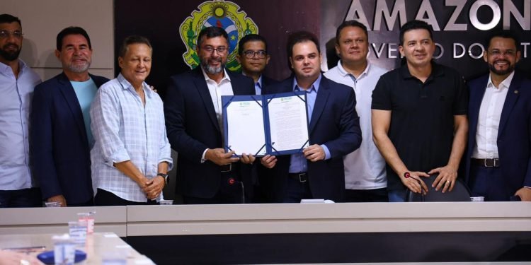 Presidente Roberto Cidade garante dar celeridade ao Projeto de Lei que estabelece reajustes a mais de 96 mil servidores do Estado