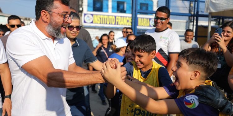 Governador Wilson Lima entrega Campo do Vermelhão revitalizado no bairro Mauazinho, na zona leste
