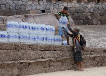 Assembleia Legislativa do Amazonas atua na doação de água mineral para comunidades isoladas pela seca