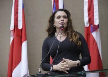 Deputada Alessandra indica Ronda Maria da Penha, Auxílio Creche, Analfabetismo Zero e Ônibus Rosa ao prefeito de Manaus