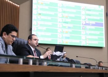Deputados elegem Roberto Cidade como presidente da Assembleia Legislativa do Amazonas para o segundo biênio da 20ª Legislatura