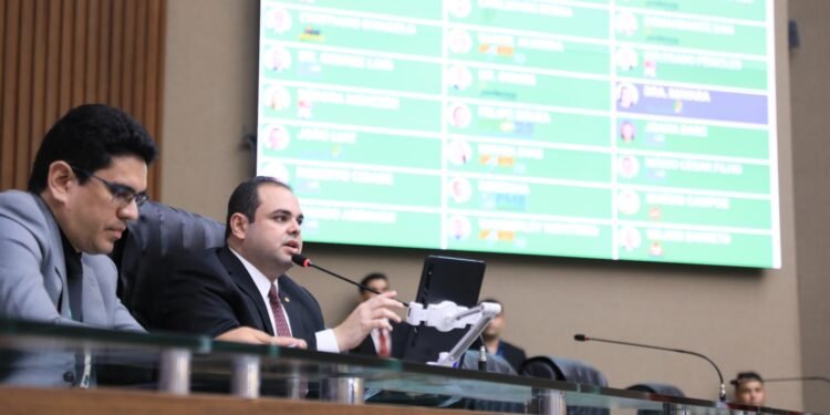 Deputados elegem Roberto Cidade como presidente da Assembleia Legislativa do Amazonas para o segundo biênio da 20ª Legislatura