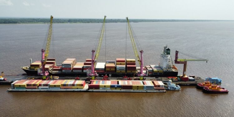 Amazonas mantém forte desempenho nas importações em 2024, apesar da seca