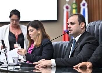 Roberto Cidade solicita à UEA abertura de vagas de residência em Neuropediatria para melhorar atendimento às crianças com TEA