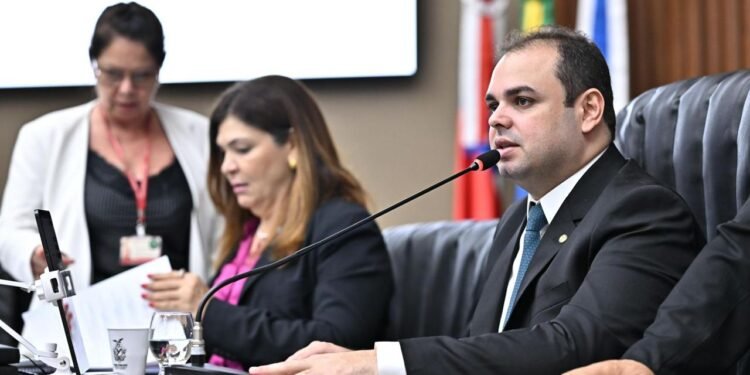 Roberto Cidade solicita à UEA abertura de vagas de residência em Neuropediatria para melhorar atendimento às crianças com TEA