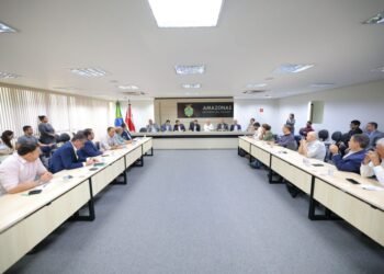 Governador Wilson Lima reúne-se com representantes do comércio para debater regulamentação da reforma tributária