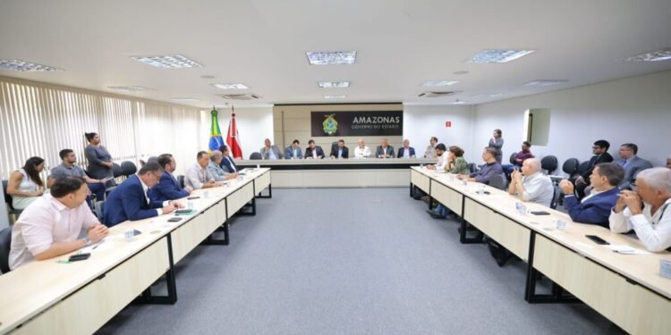 Governador Wilson Lima reúne-se com representantes do comércio para debater regulamentação da reforma tributária