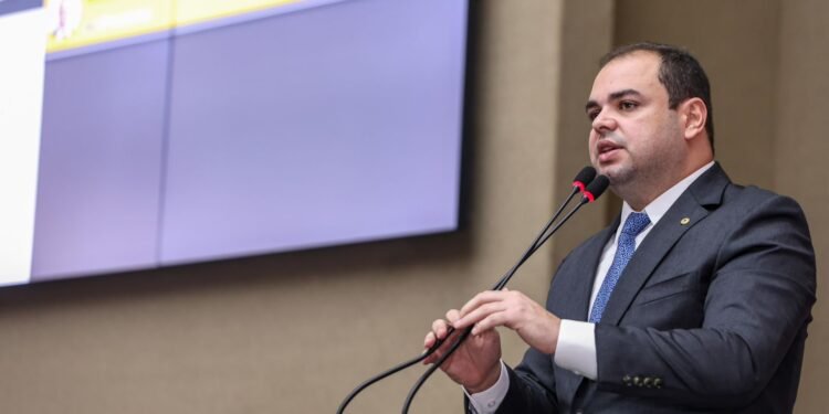 Favelização de Manaus é reflexo da falta de planejamento, aponta Roberto Cidade