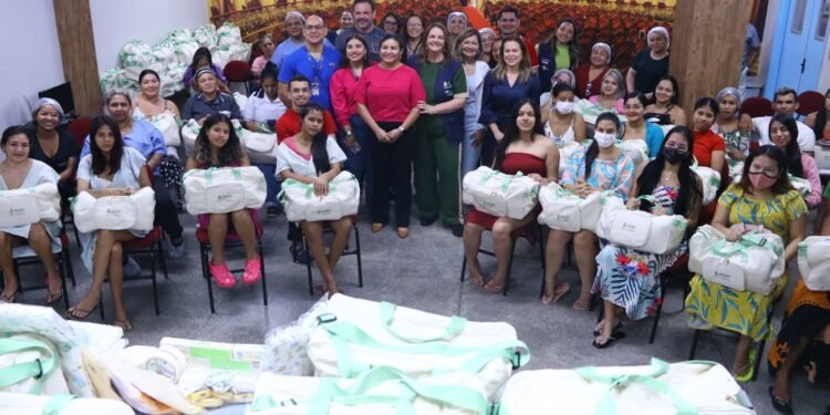 Governo do Amazonas entrega 2,5 mil enxovais para mães em vulnerabilidade social, atendidas nas maternidades do Estado