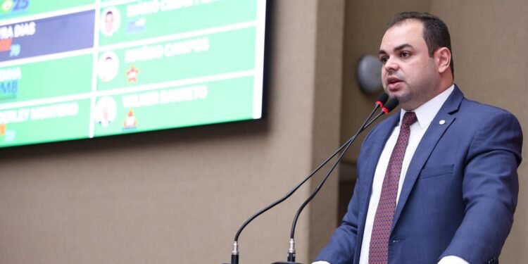 Presidente Roberto Cidade apresenta PL que propõe regulamentação no uso da Inteligência Artificial no Amazonas